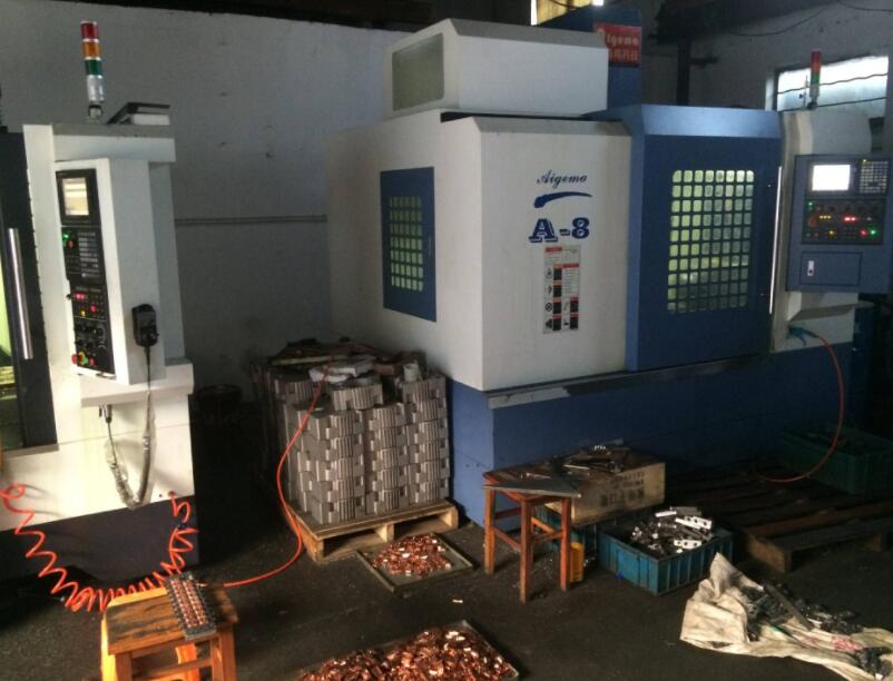 數(shu)控加(jia)工中(zhong)心工(gong)廠